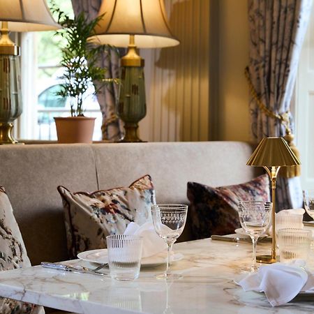 Francis Hotel Бат Екстериор снимка