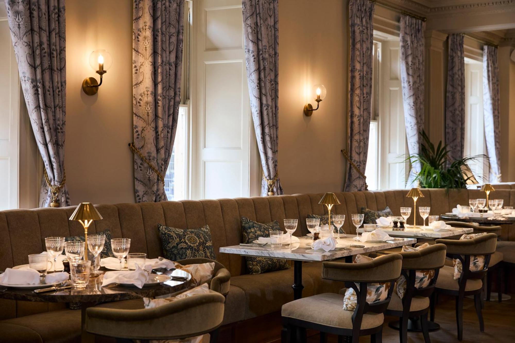 Francis Hotel Бат Екстериор снимка